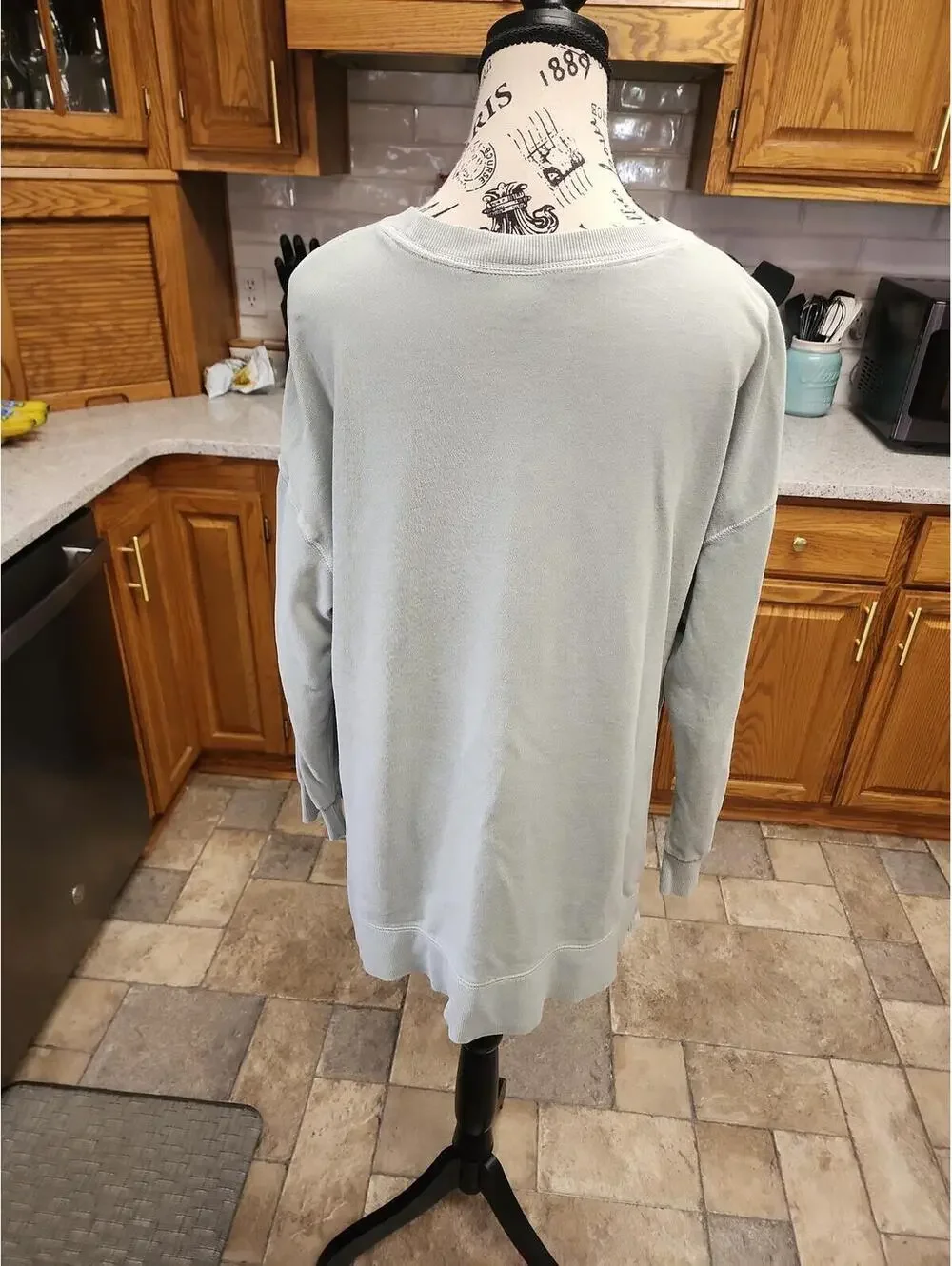 sweater - Picture 3 of 8
